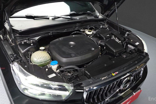 2020 Volvo XC40 с пробегом 114 498 км