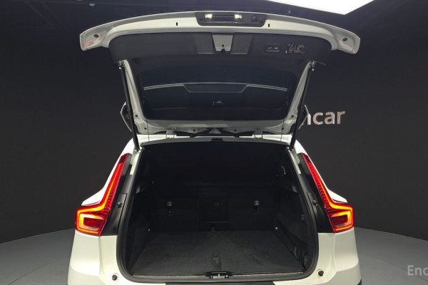 2020 Volvo XC40 с пробегом 76 036 км