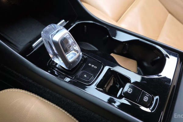 2020 Volvo XC40 с пробегом 114 498 км