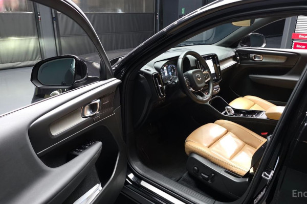 2020 Volvo XC40 с пробегом 114 498 км