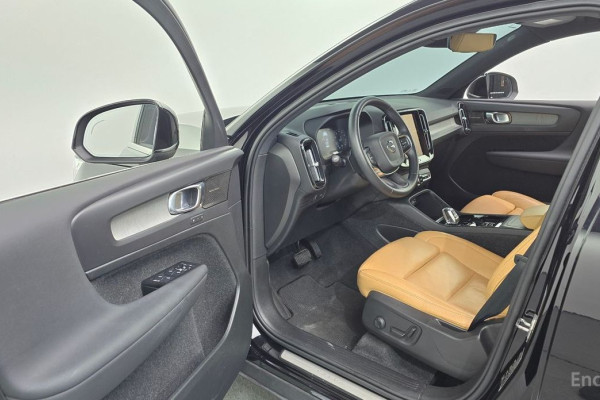 2021 Volvo XC40 с пробегом 32 479 км