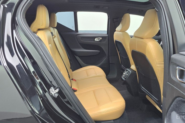 2021 Volvo XC40 с пробегом 32 479 км