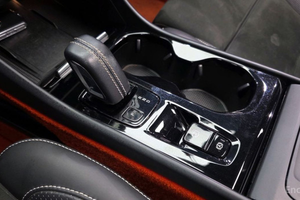 2020 Volvo XC40 с пробегом 49 623 км