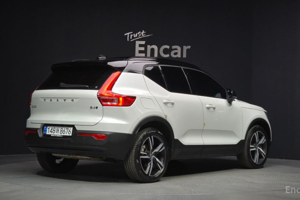 2021 Volvo XC40 с пробегом 18 693 км