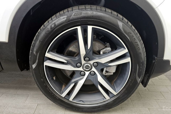 2021 Volvo XC40 с пробегом 18 693 км