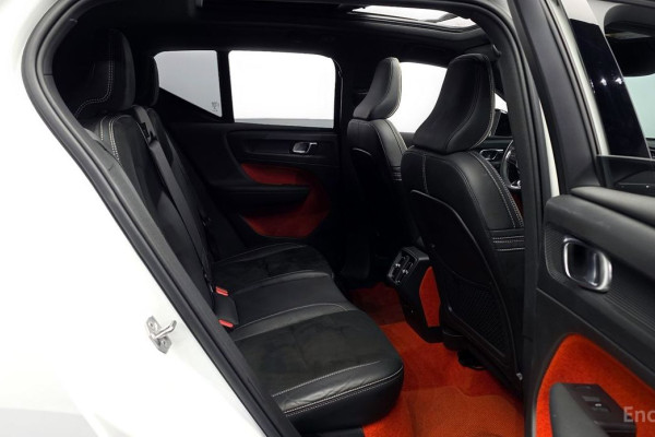 2020 Volvo XC40 с пробегом 49 623 км