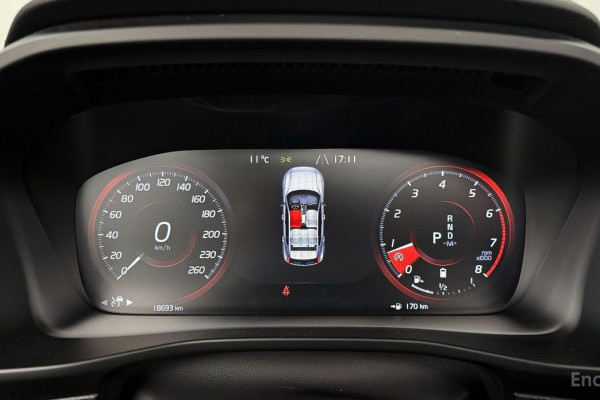 2021 Volvo XC40 с пробегом 18 693 км