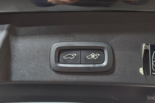 2021 Volvo XC40 с пробегом 32 479 км