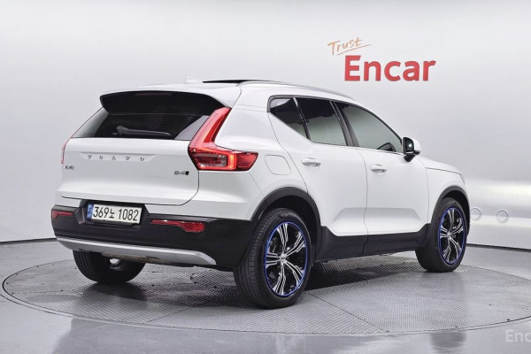 2021 Volvo XC40 с пробегом 32 099 км