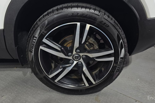 2021 Volvo XC40 с пробегом 180 576 км