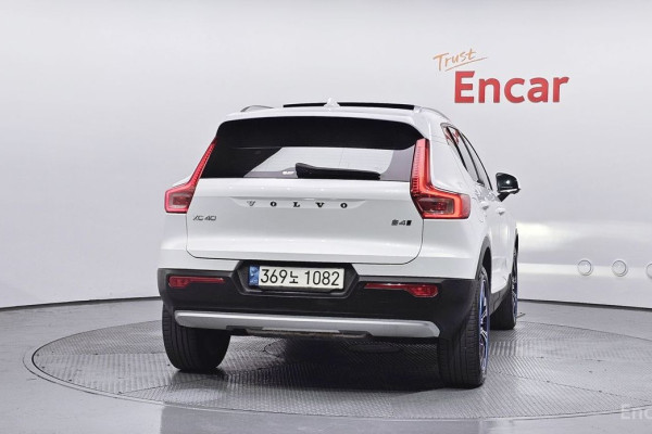 2021 Volvo XC40 с пробегом 32 099 км