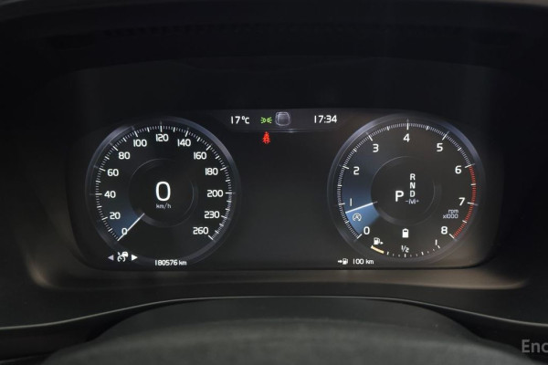 2021 Volvo XC40 с пробегом 180 576 км