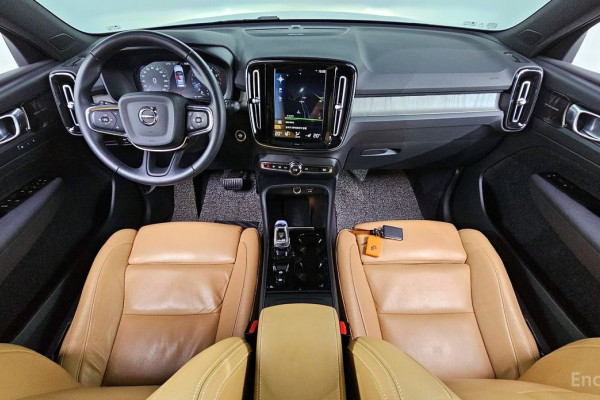 2021 Volvo XC40 с пробегом 32 099 км