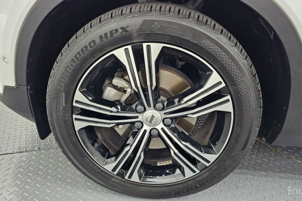 2020 Volvo XC40 с пробегом 92 601 км