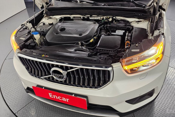 2020 Volvo XC40 с пробегом 92 601 км