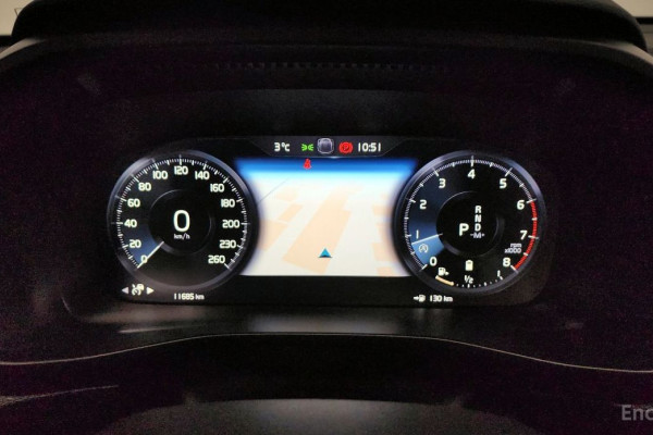 2021 Volvo XC40 с пробегом 11 685 км