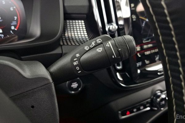 2021 Volvo XC40 с пробегом 18 693 км