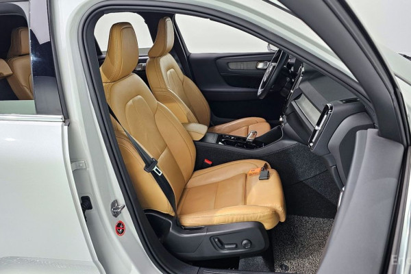 2021 Volvo XC40 с пробегом 32 099 км