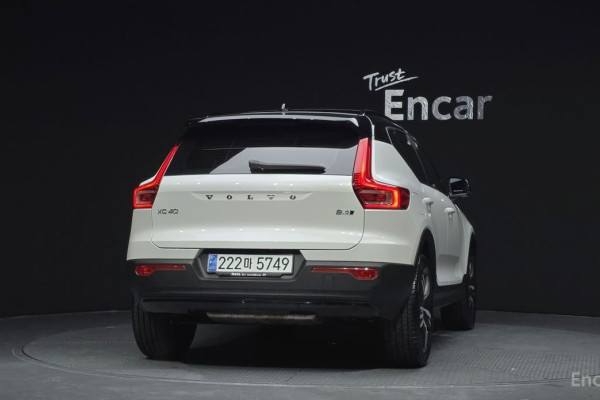 2020 Volvo XC40 с пробегом 44 646 км