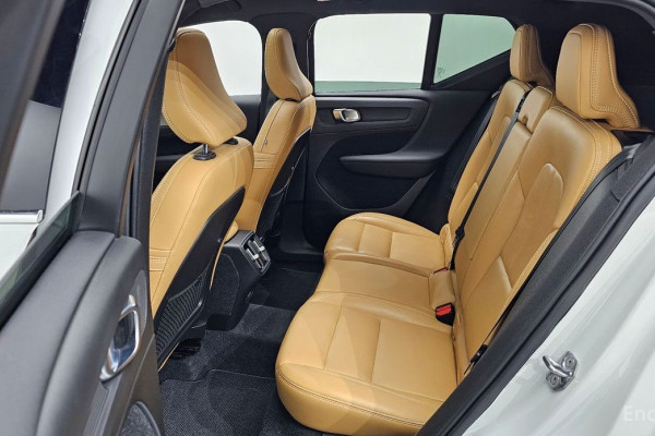 2020 Volvo XC40 с пробегом 92 601 км