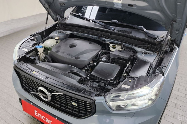 2020 Volvo XC40 с пробегом 89 379 км