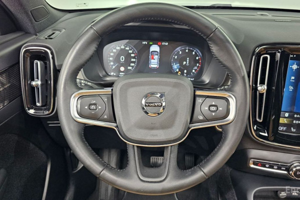 2020 Volvo XC40 с пробегом 92 601 км