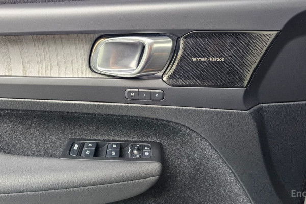 2021 Volvo XC40 с пробегом 32 099 км