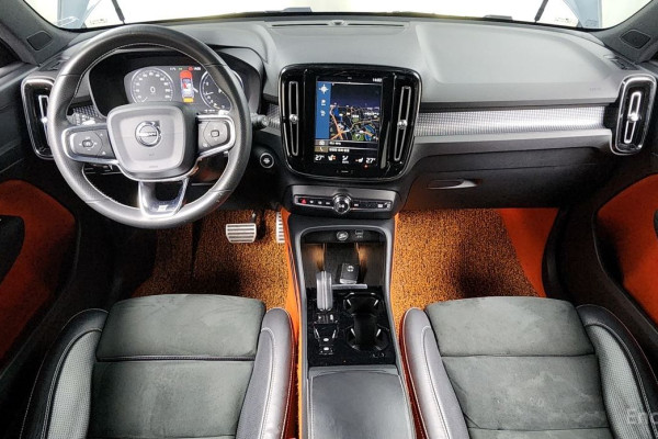 2020 Volvo XC40 с пробегом 89 379 км