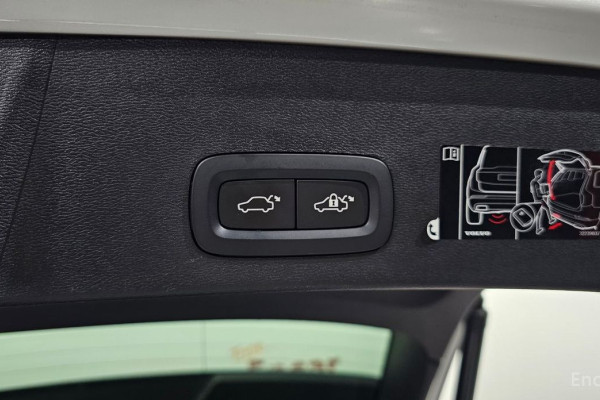 2020 Volvo XC40 с пробегом 92 601 км