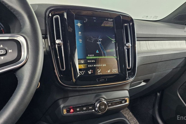 2021 Volvo XC40 с пробегом 32 099 км