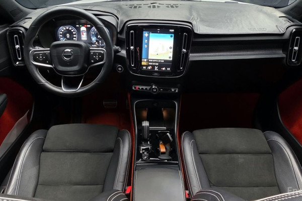 2020 Volvo XC40 с пробегом 44 646 км