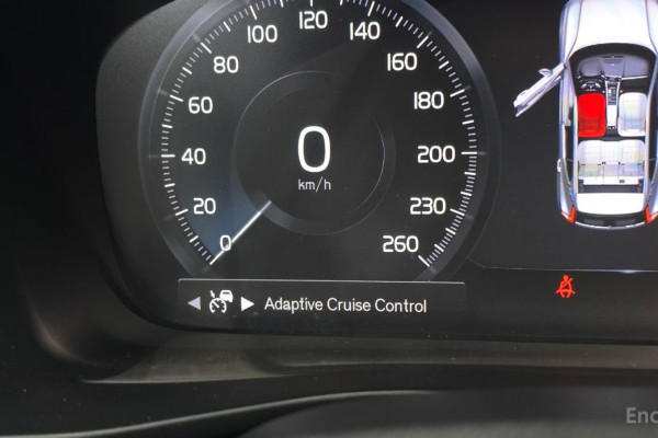 2021 Volvo XC40 с пробегом 180 576 км