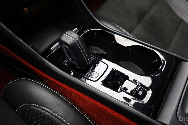 2020 Volvo XC40 с пробегом 44 646 км