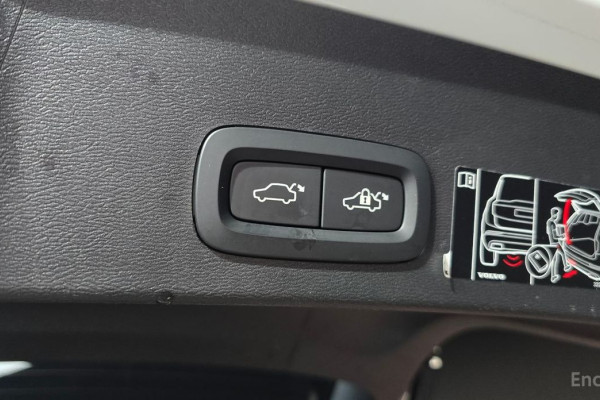 2021 Volvo XC40 с пробегом 180 576 км