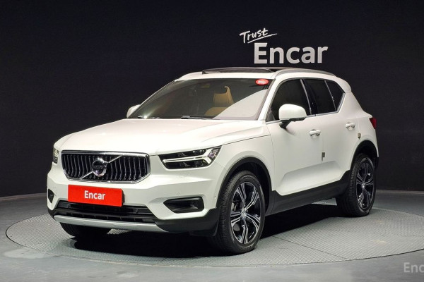 2020 Volvo XC40 с пробегом 32 186 км