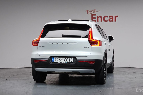 2020 Volvo XC40 с пробегом 24 755 км
