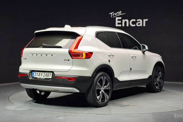 2020 Volvo XC40 с пробегом 32 186 км