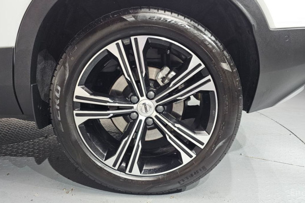 2020 Volvo XC40 с пробегом 24 755 км