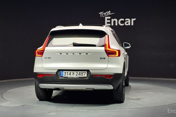 2020 Volvo XC40 с пробегом 32 186 км