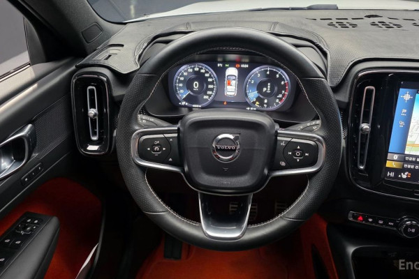 2020 Volvo XC40 с пробегом 44 646 км