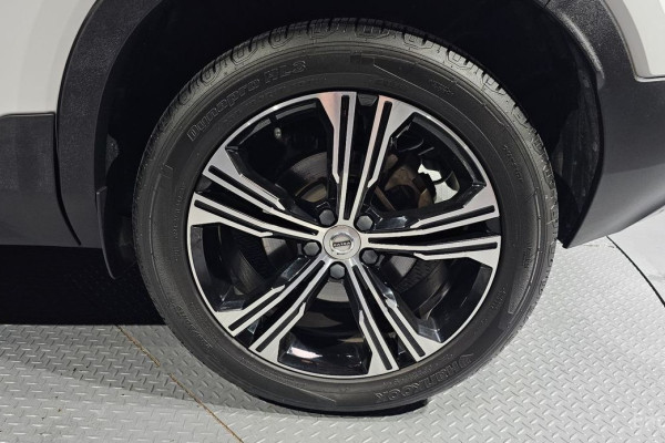 2020 Volvo XC40 с пробегом 32 186 км