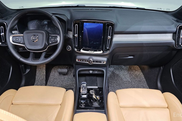 2020 Volvo XC40 с пробегом 24 755 км