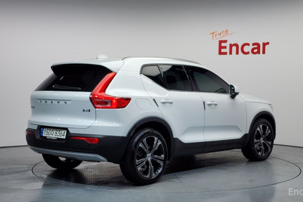 2021 Volvo XC40 с пробегом 33 513 км