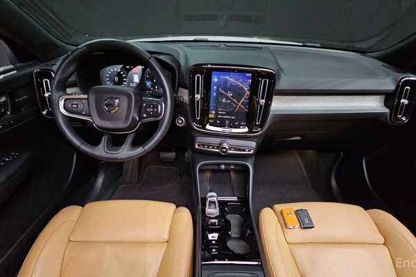 2020 Volvo XC40 с пробегом 32 186 км