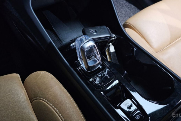 2020 Volvo XC40 с пробегом 24 755 км