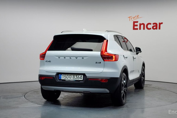 2021 Volvo XC40 с пробегом 33 513 км