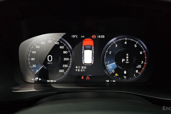 2020 Volvo XC40 с пробегом 32 186 км