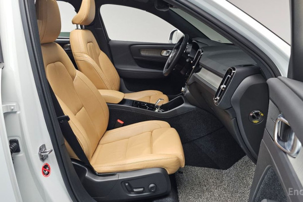 2020 Volvo XC40 с пробегом 24 755 км