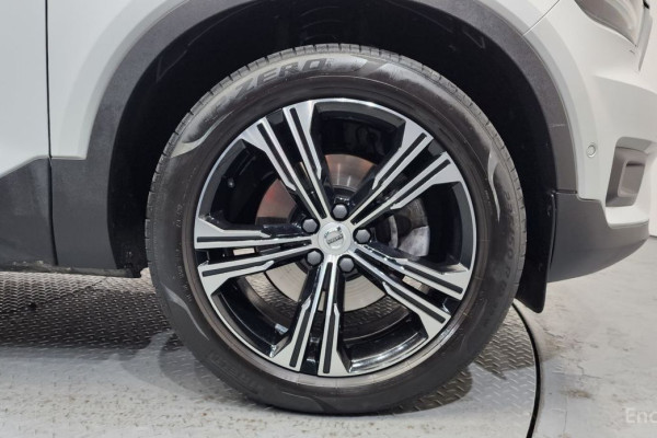 2021 Volvo XC40 с пробегом 33 513 км