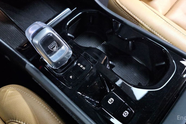 2020 Volvo XC40 с пробегом 32 186 км